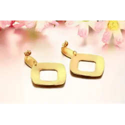 Geometric Gold Stud EarringsOorbellen