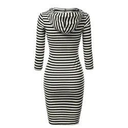 Robe à capuche rayée avec poches