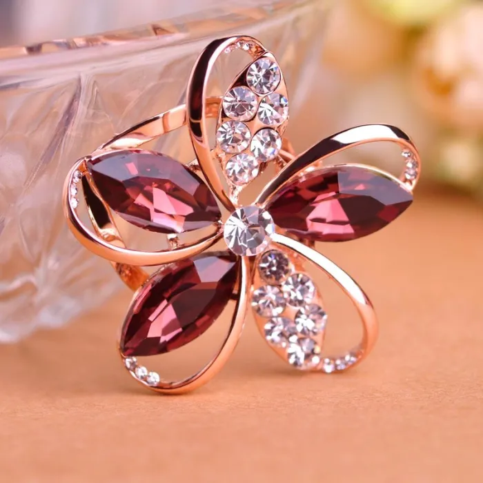 Broche fleur de cristal