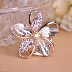 Broche fleur de cristal