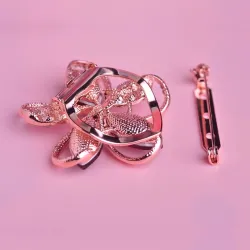 Broche fleur de cristal
