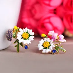 Kleine chrysant oorknopjesOorbellen