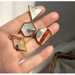 Cute geometric acrylic stitch small stud earringsOorbellen