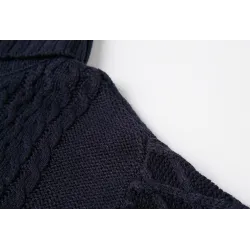 Pull tricoté long avec col rond - robe d'hiver