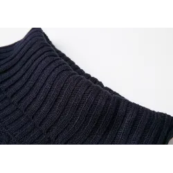 Pull tricoté long avec col rond - robe d'hiver