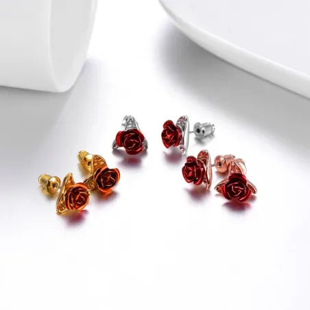 Boucles d'oreilles en or avec rose rouge
