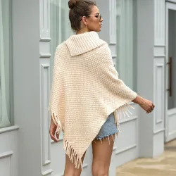 Knitted pullover with tassels - poncho with buttons - shawlHoodies & Truien