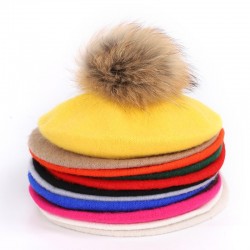 Elegant beret with fur pom-pomPetten & Hoeden