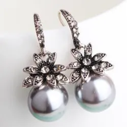Vintage luxury earrings with crystal flower & pearlOorbellen